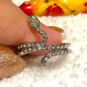 Cute silver plated ring -nwot-snake